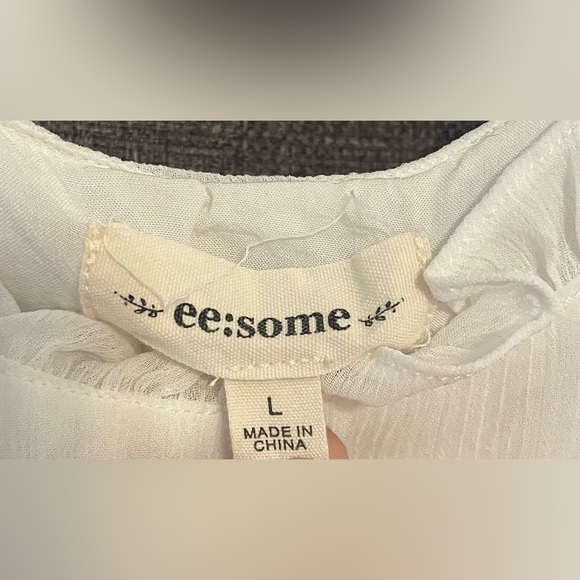 ~ee:some~ White Ruffled Top - Picture 2 of 2